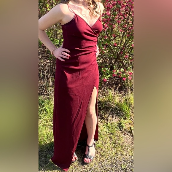 Emerald Sundae Elegant Evening Gown in Burgundy - Picture 3 of 13